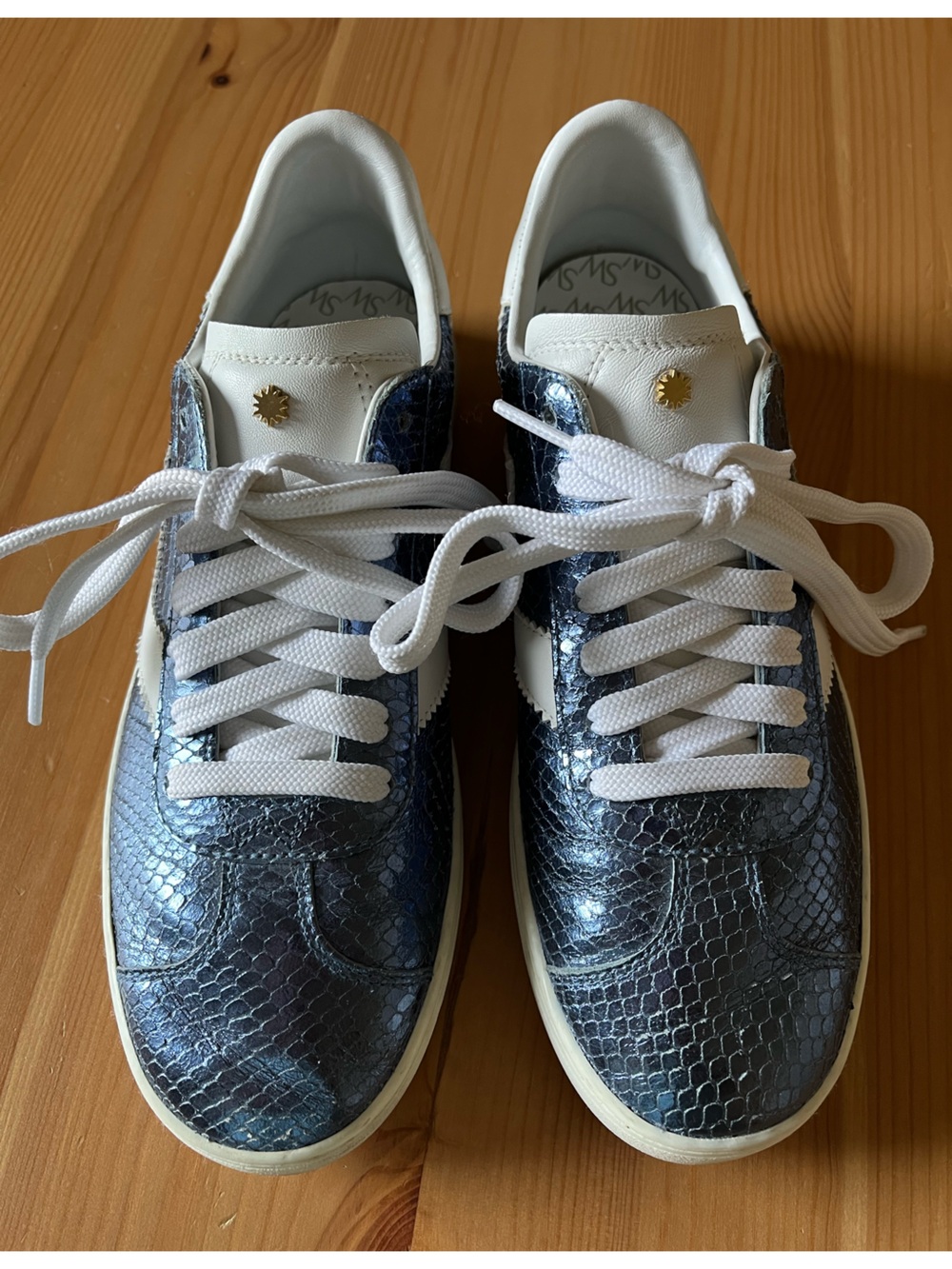 Stuart Weitzman Daryl snake Embossed sneakers